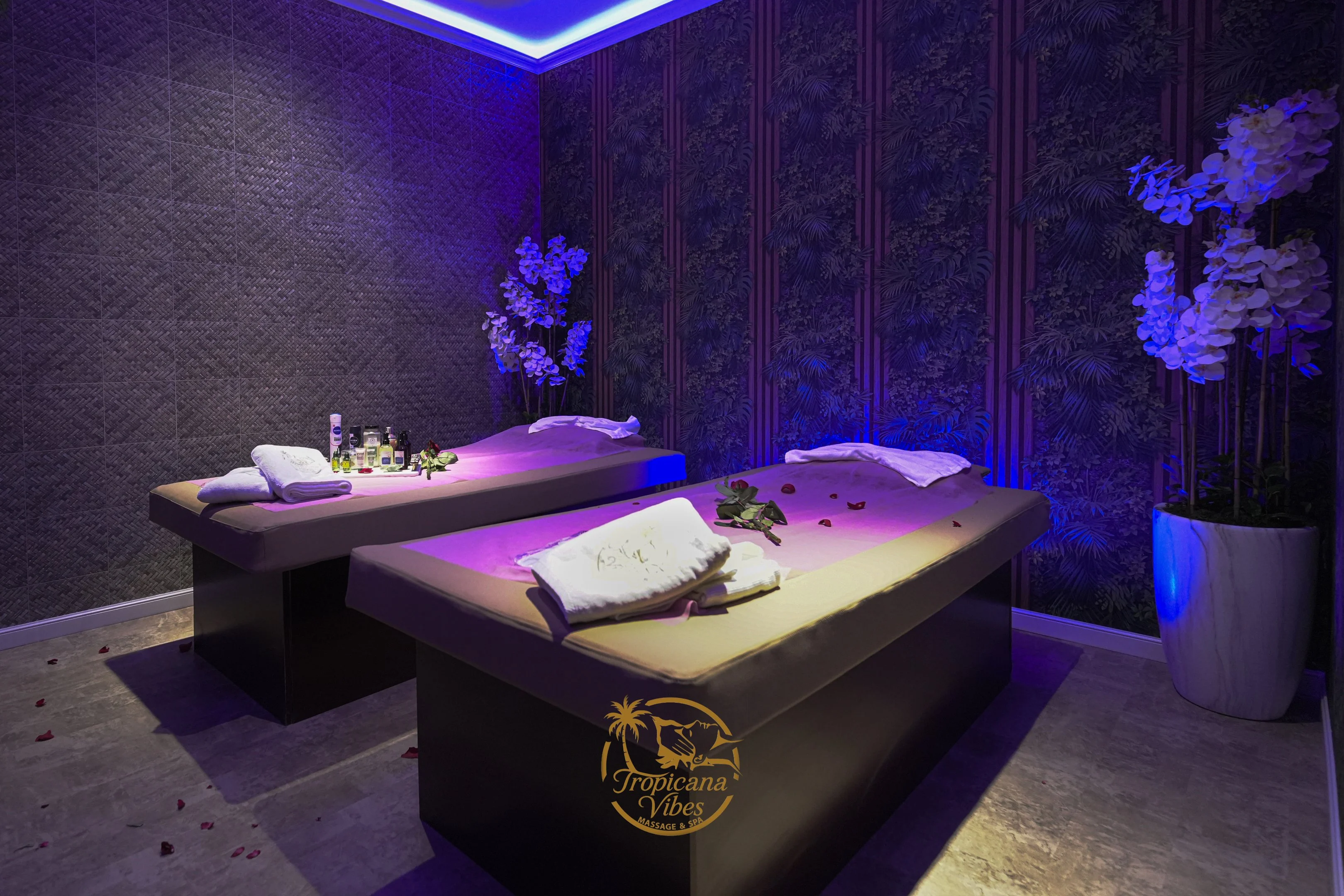 VIP Treatment Room with Hot Tub Dubai Marina